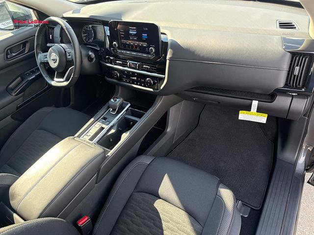 Certified 2025 Nissan Pathfinder SV FWD image 11