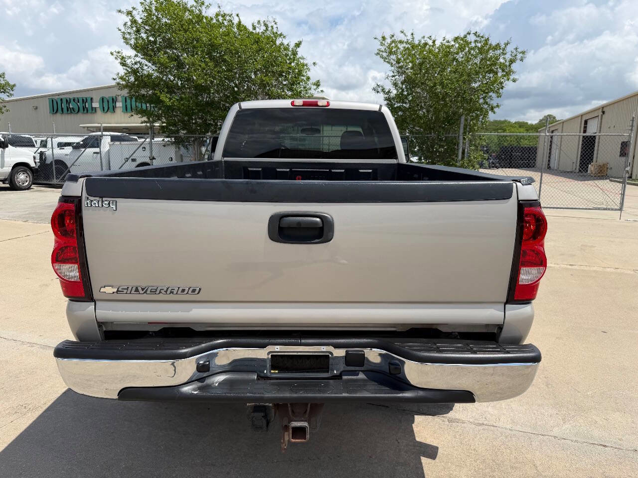 Used 2006 Chevrolet Silverado 3500 LT w/ Heavy-Duty Power Package AWD/4WD image 27