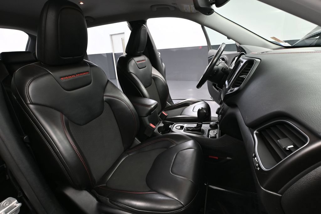 Used 2019 Jeep Cherokee Trailhawk w/ Cold Weather Group AWD/4WD image 44
