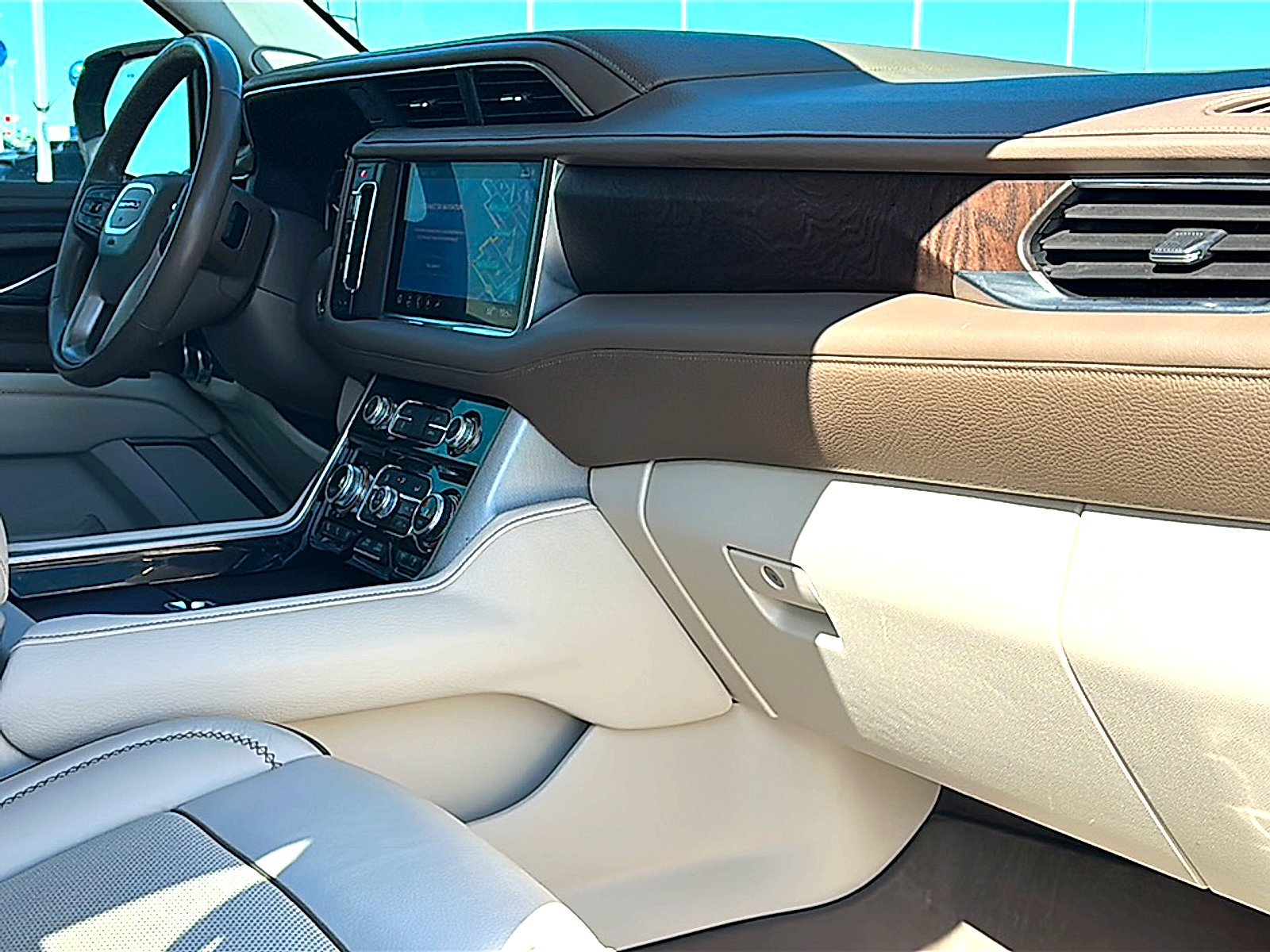 Used 2021 GMC Yukon Denali w/ Denali Ultimate Package image 26