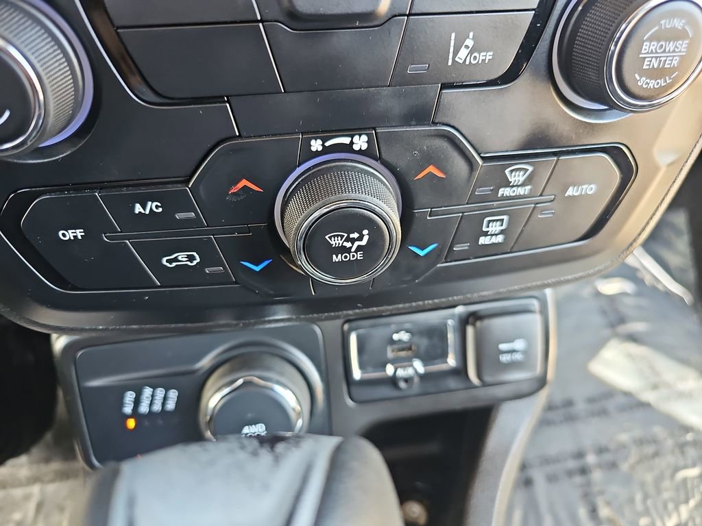 Used 2022 Jeep Renegade Latitude AWD/4WD image 20