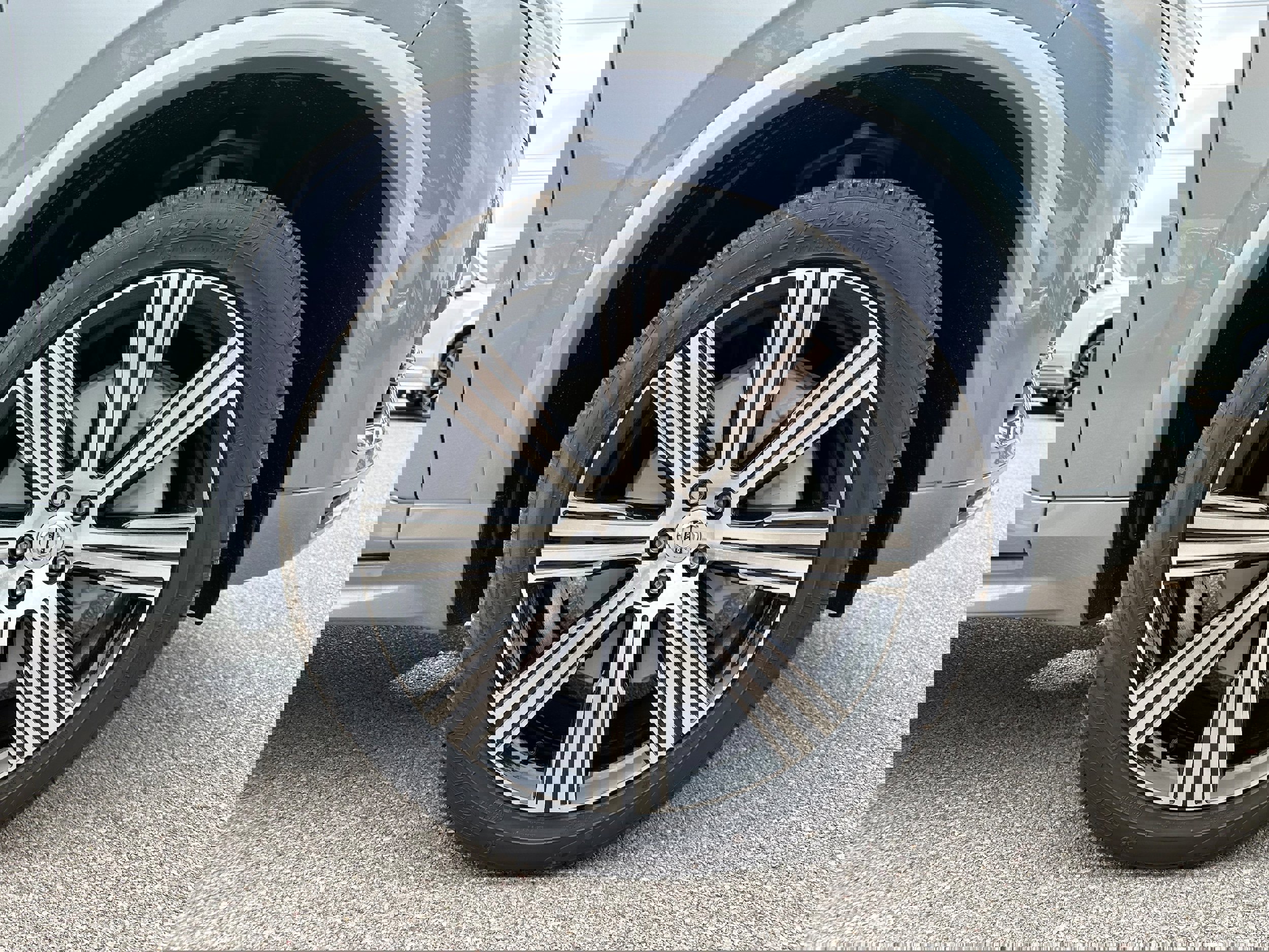 New 2025 Volvo XC90 T8 Core w/ Protection Package Premier image 7