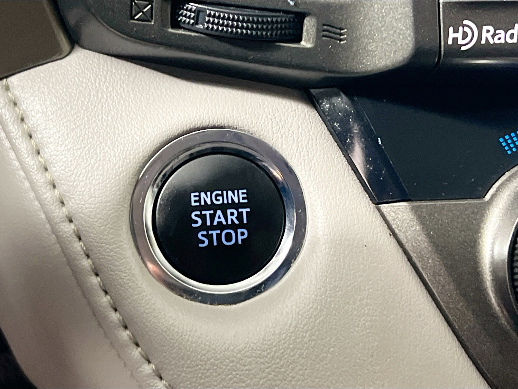 Used 2015 Toyota RAV4 Limited w/ Technology Package image 24