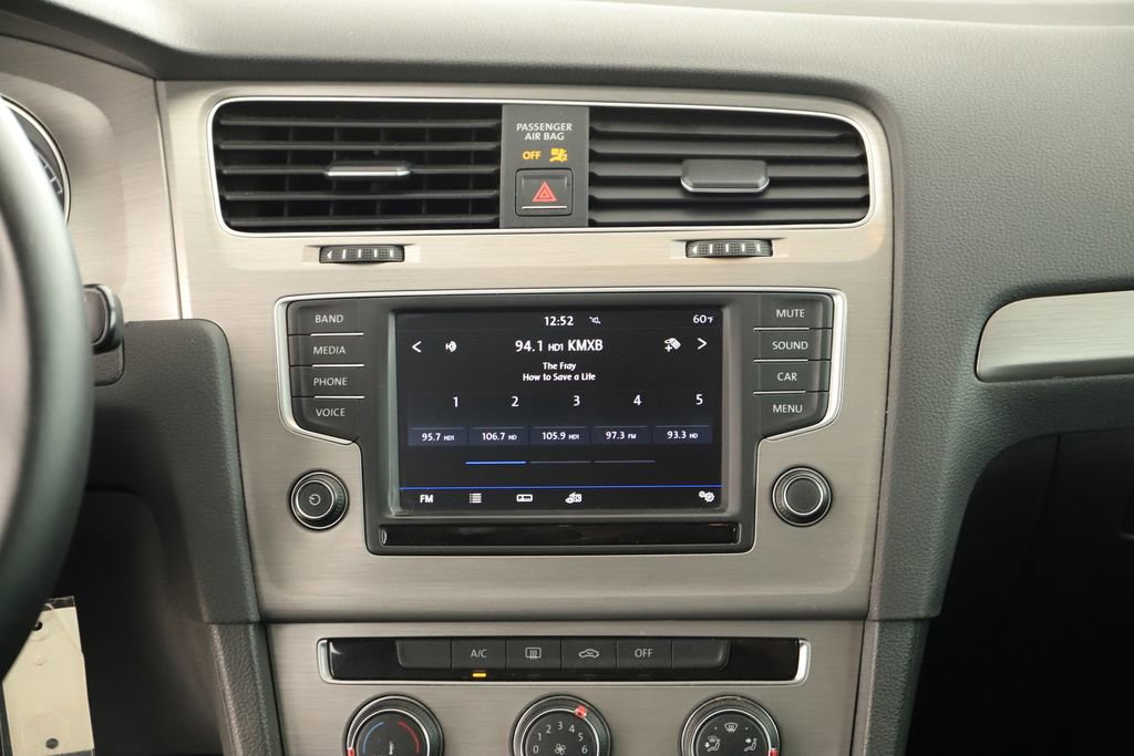 Used 2017 Volkswagen Golf S image 19