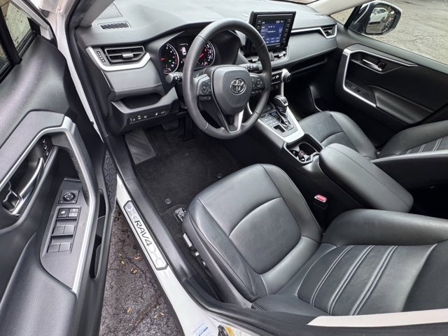 Used 2021 Toyota RAV4 XLE Premium image 25