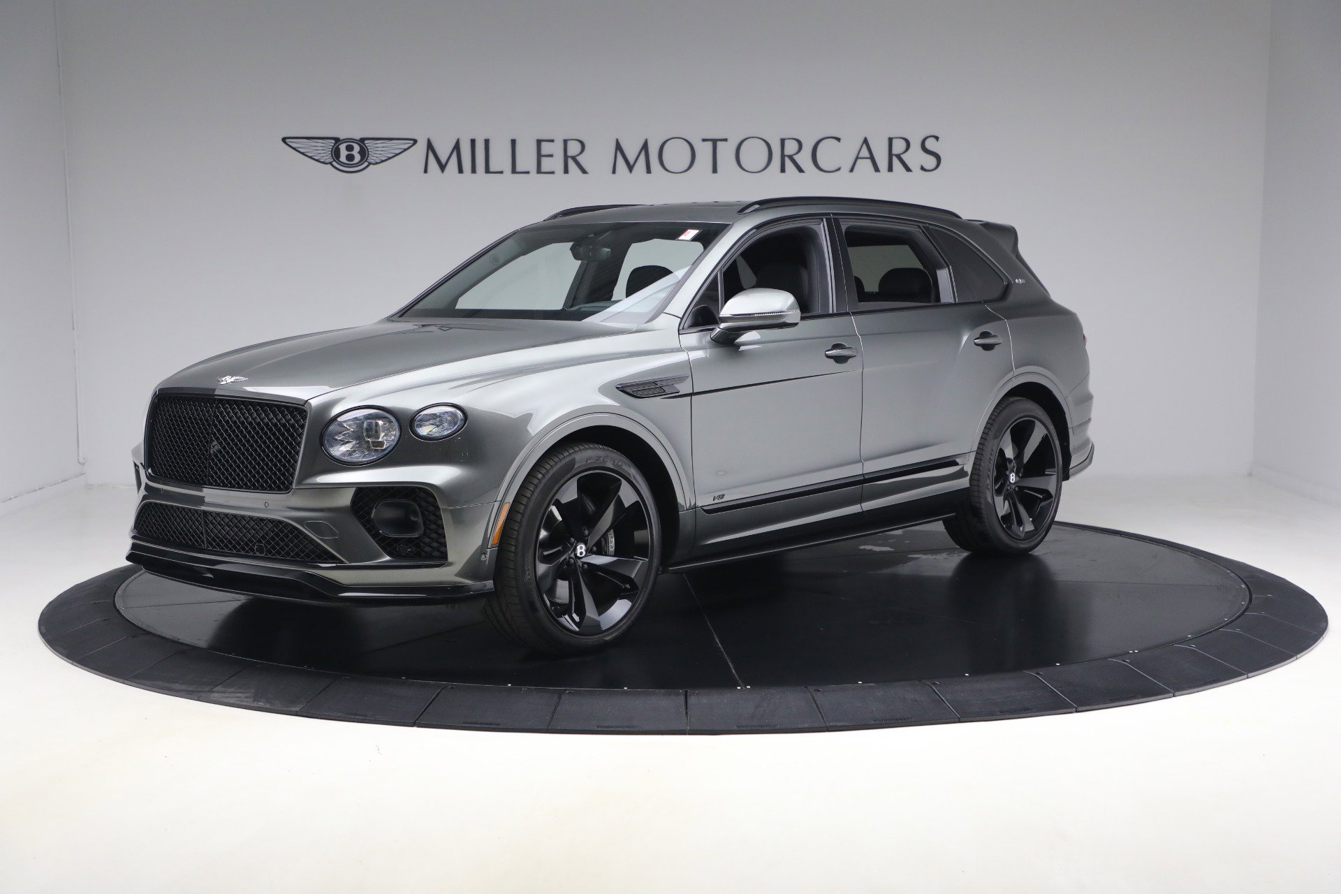 Used 2022 Bentley Bentayga image 2