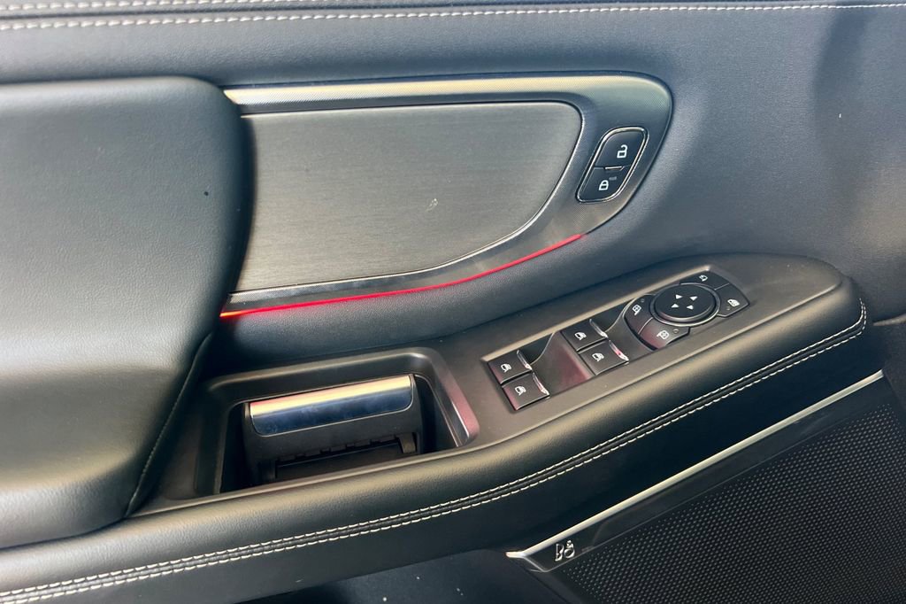 Used 2025 Ford Expedition Platinum image 11