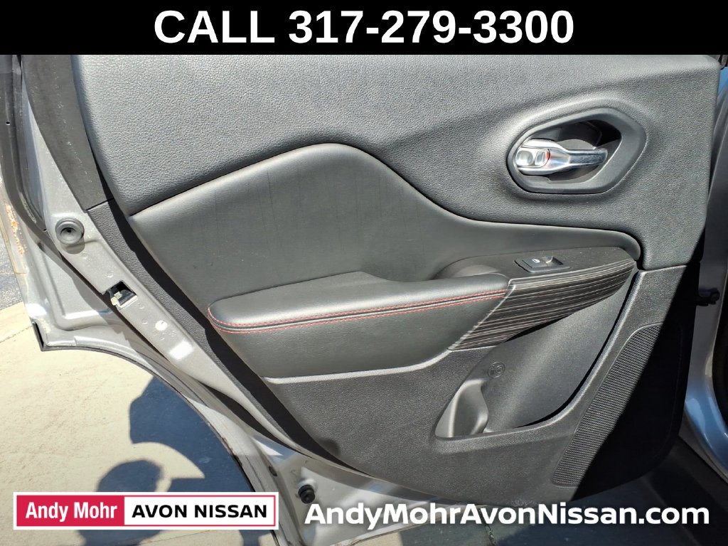 Used 2014 Jeep Cherokee Trailhawk w/ Comfort/Convenience Group AWD/4WD image 35