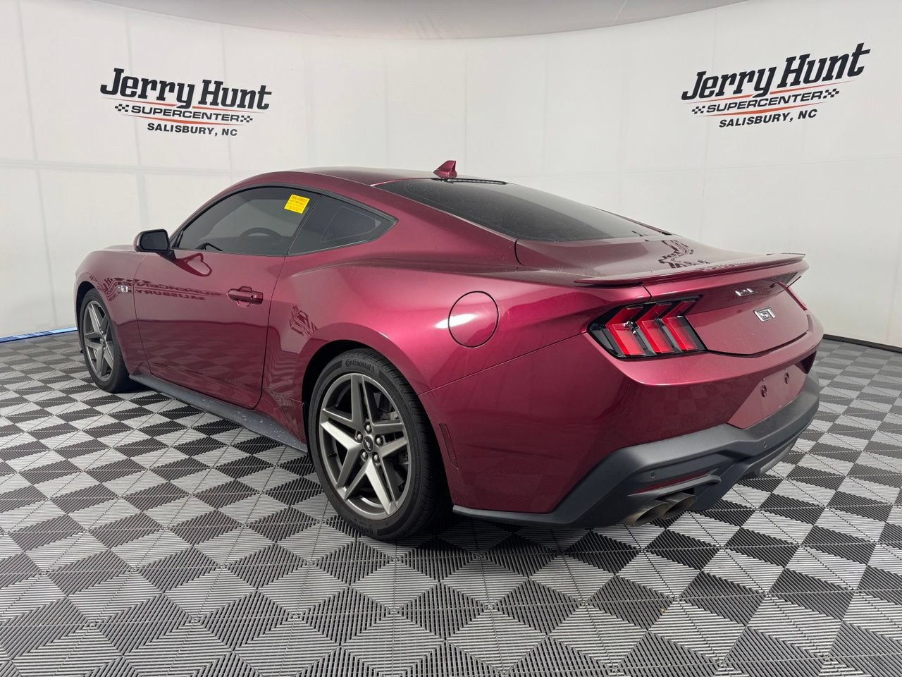 Used 2025 Ford Mustang GT RWD image 9