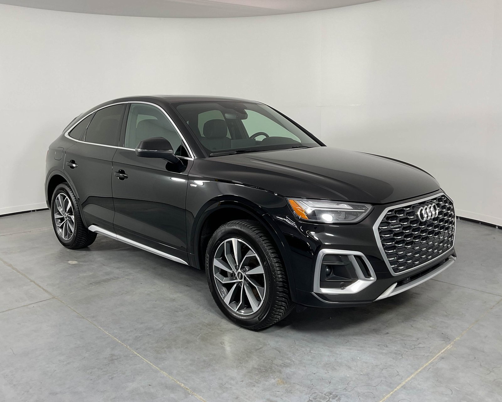 Used 2023 Audi Q5 2.0T Premium Plus w/ Premium Plus Package image 3