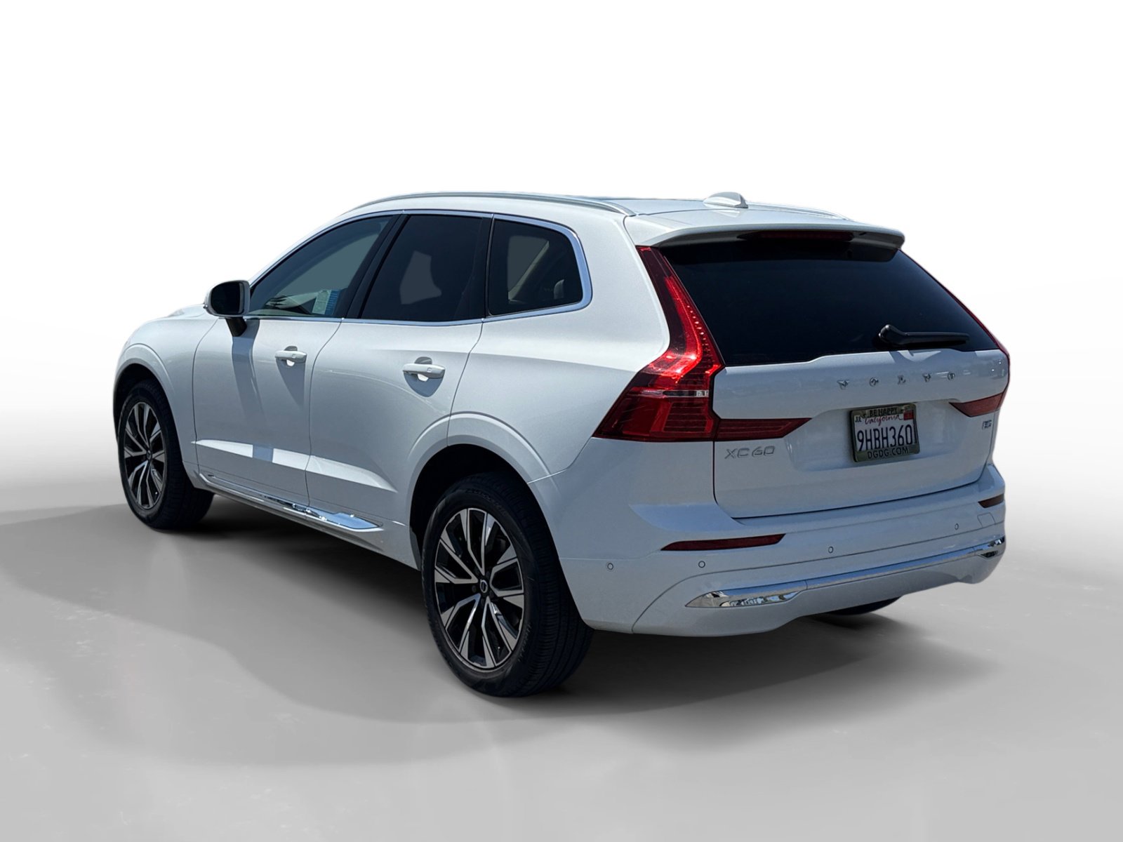 Used 2023 Volvo XC60 B5 Plus w/ Protection Package image 3