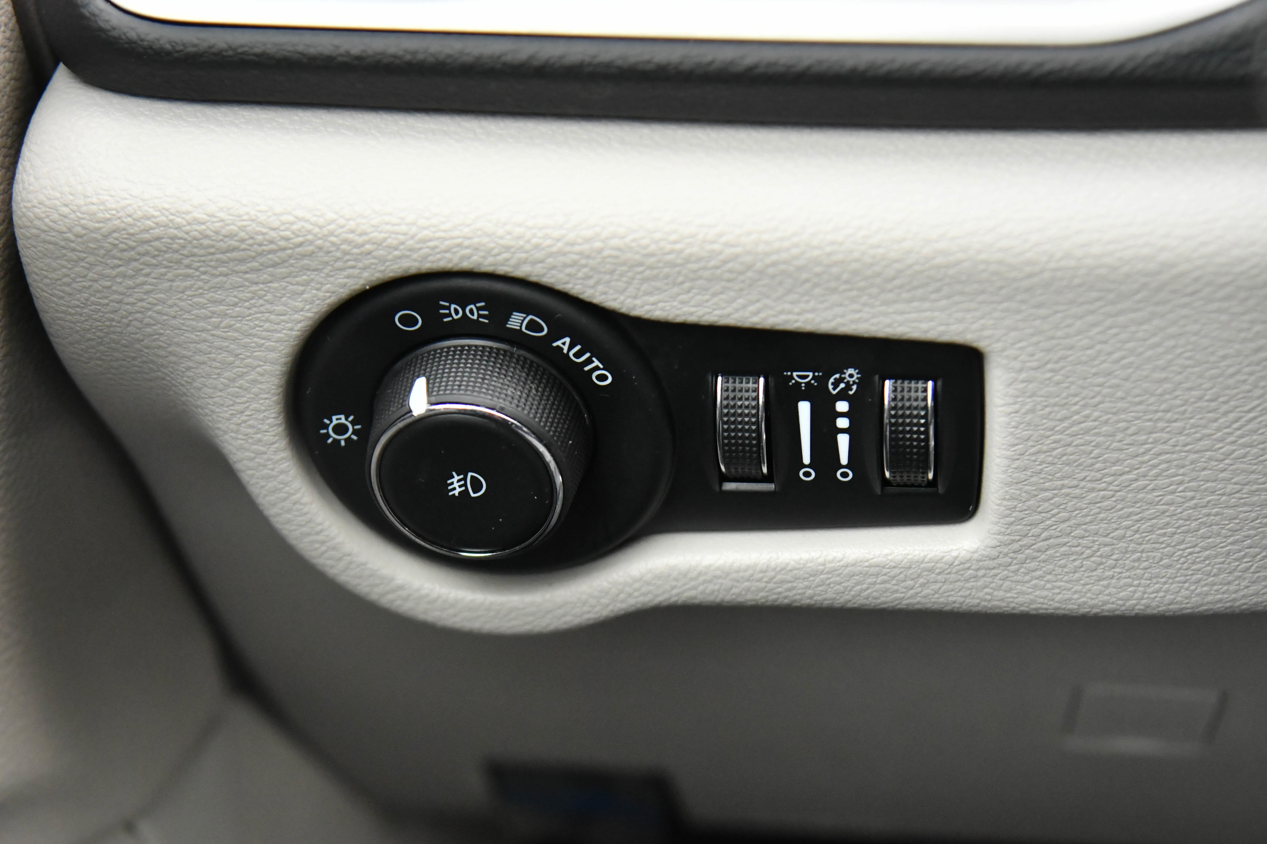 Used 2023 Chrysler Pacifica Touring-L image 34