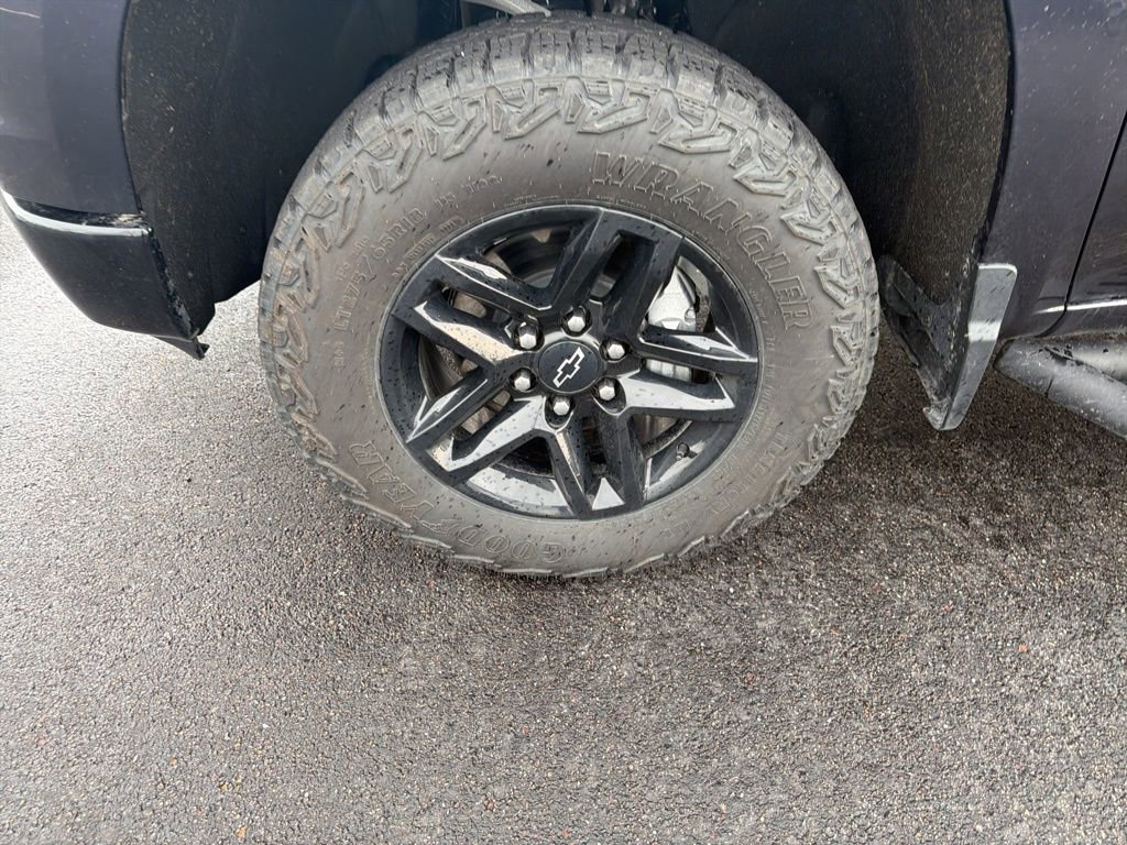 Used 2024 Chevrolet Silverado 1500 LT Trail Boss w/ Convenience Package II image 2