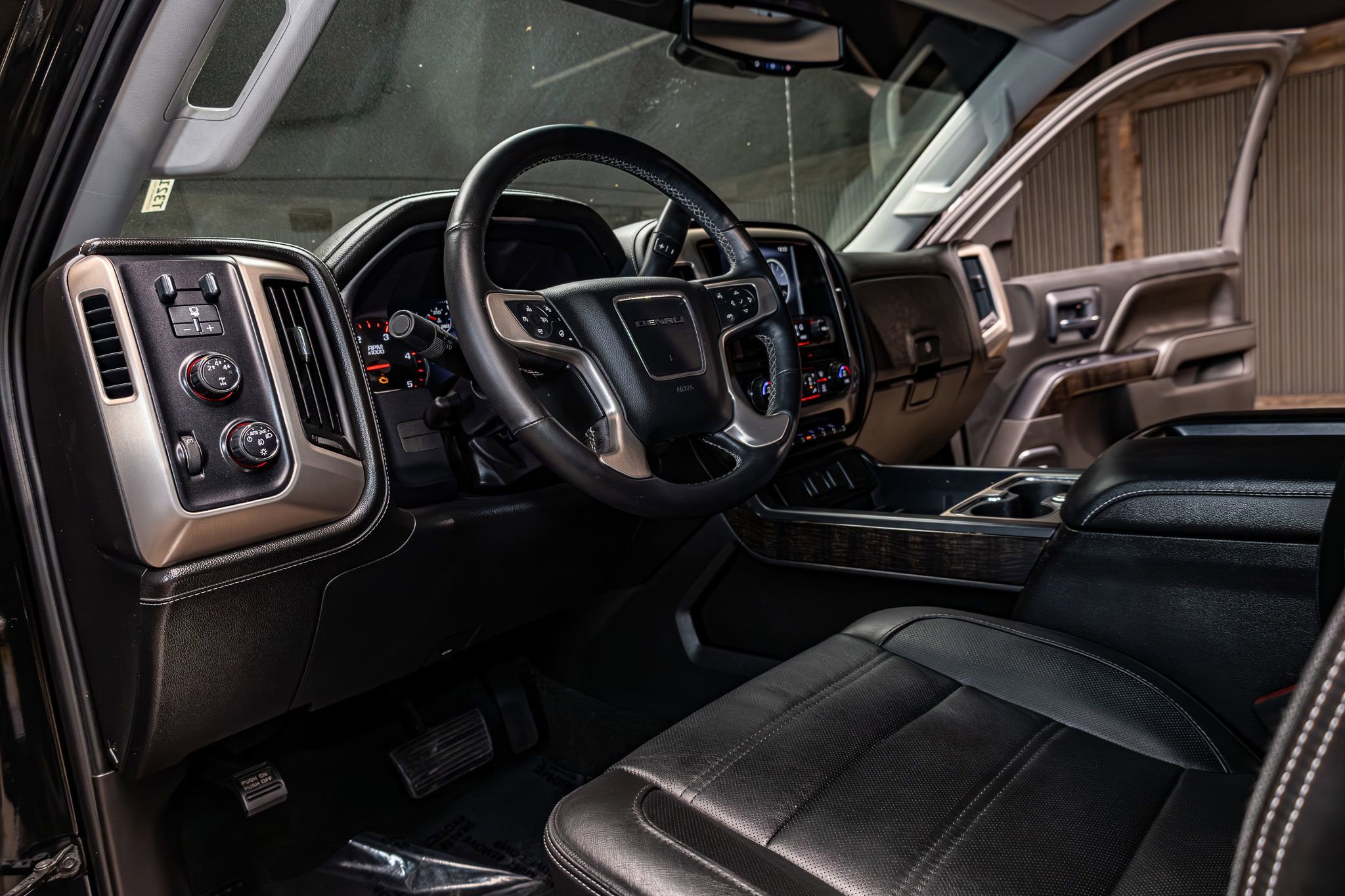 Used 2015 GMC Sierra 2500 Denali w/ Duramax Plus Package image 14