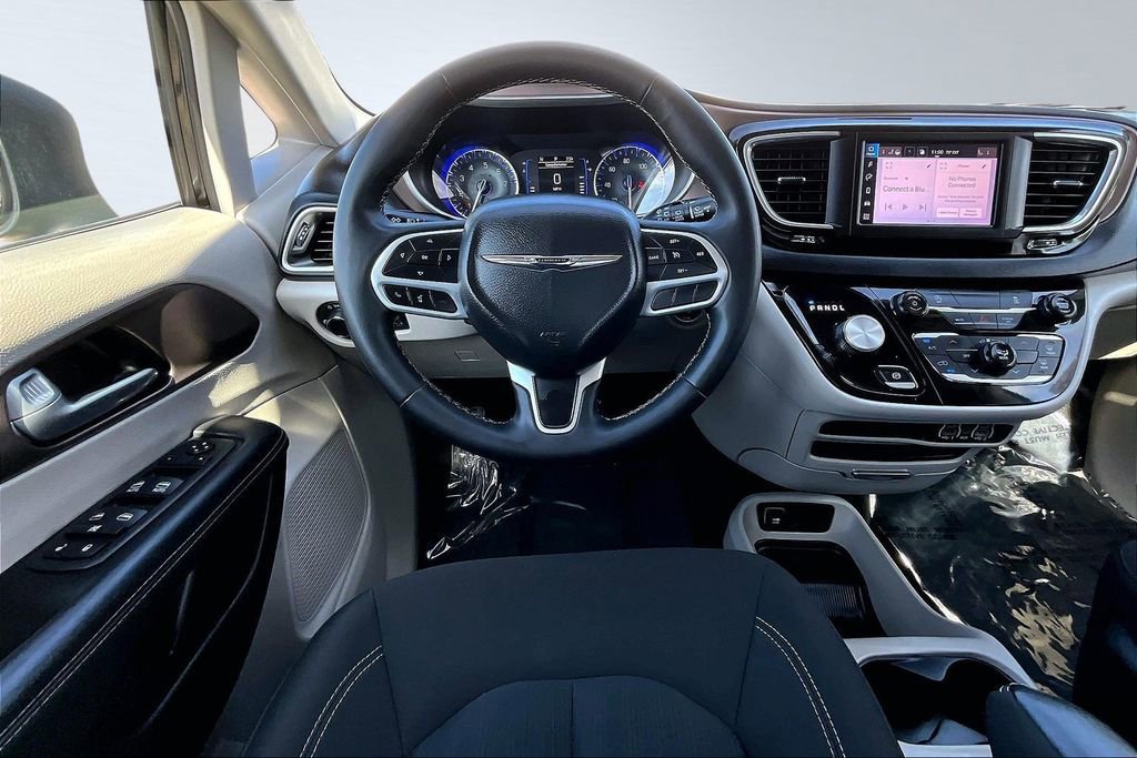 Certified 2024 Chrysler Voyager LX image 5