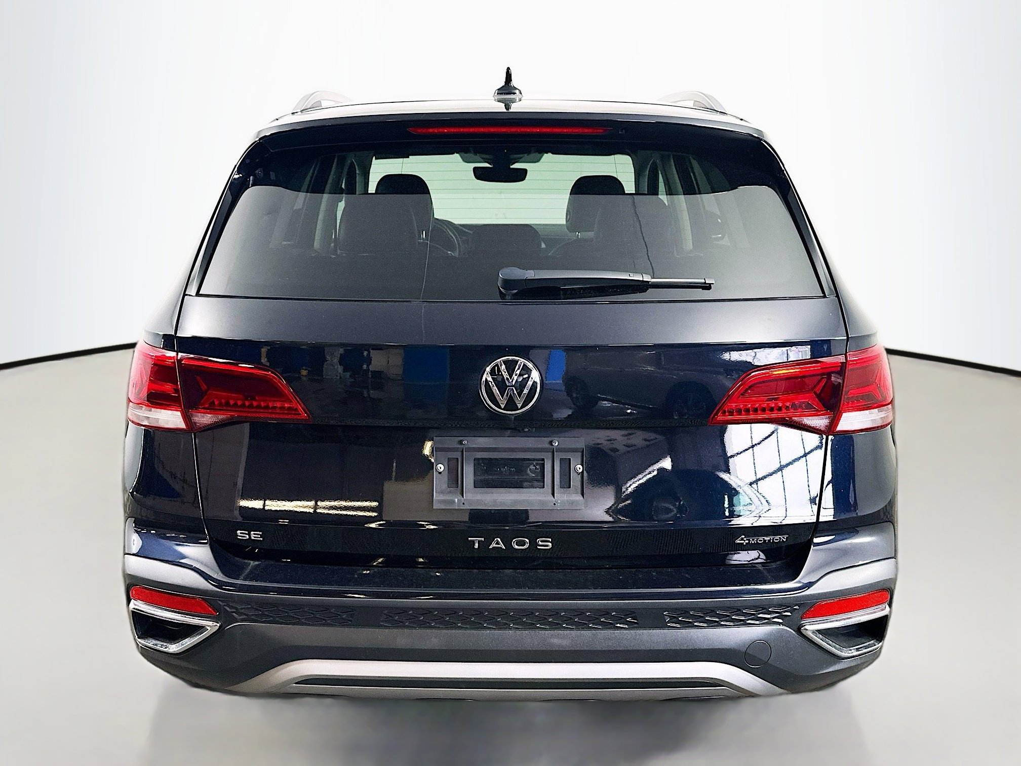 Certified 2023 Volkswagen Taos SE w/ Black Wheel Package AWD/4WD image 6