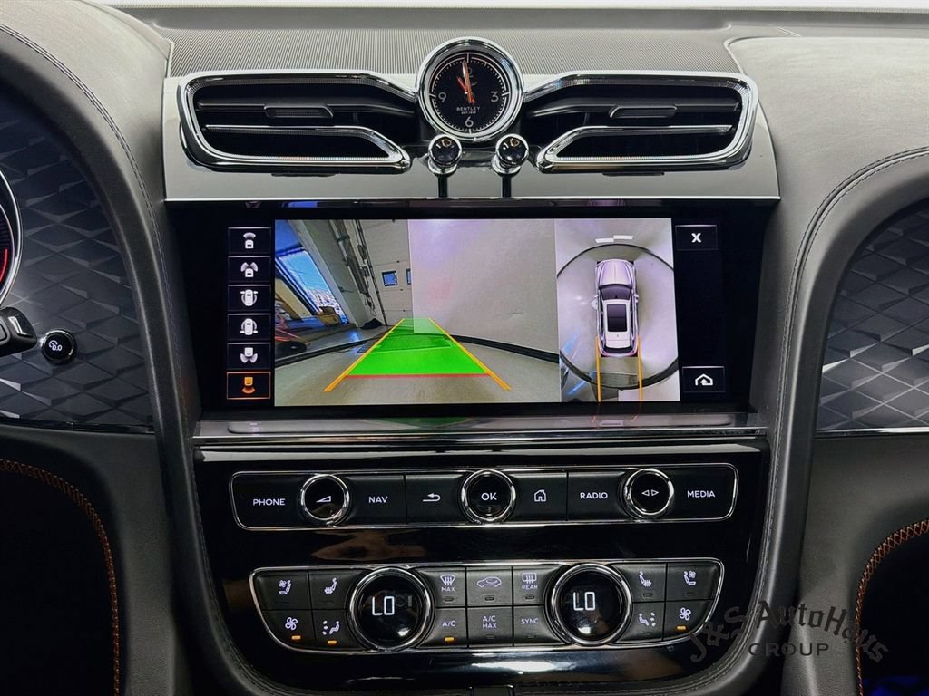Used 2022 Bentley Bentayga AWD/4WD image 19