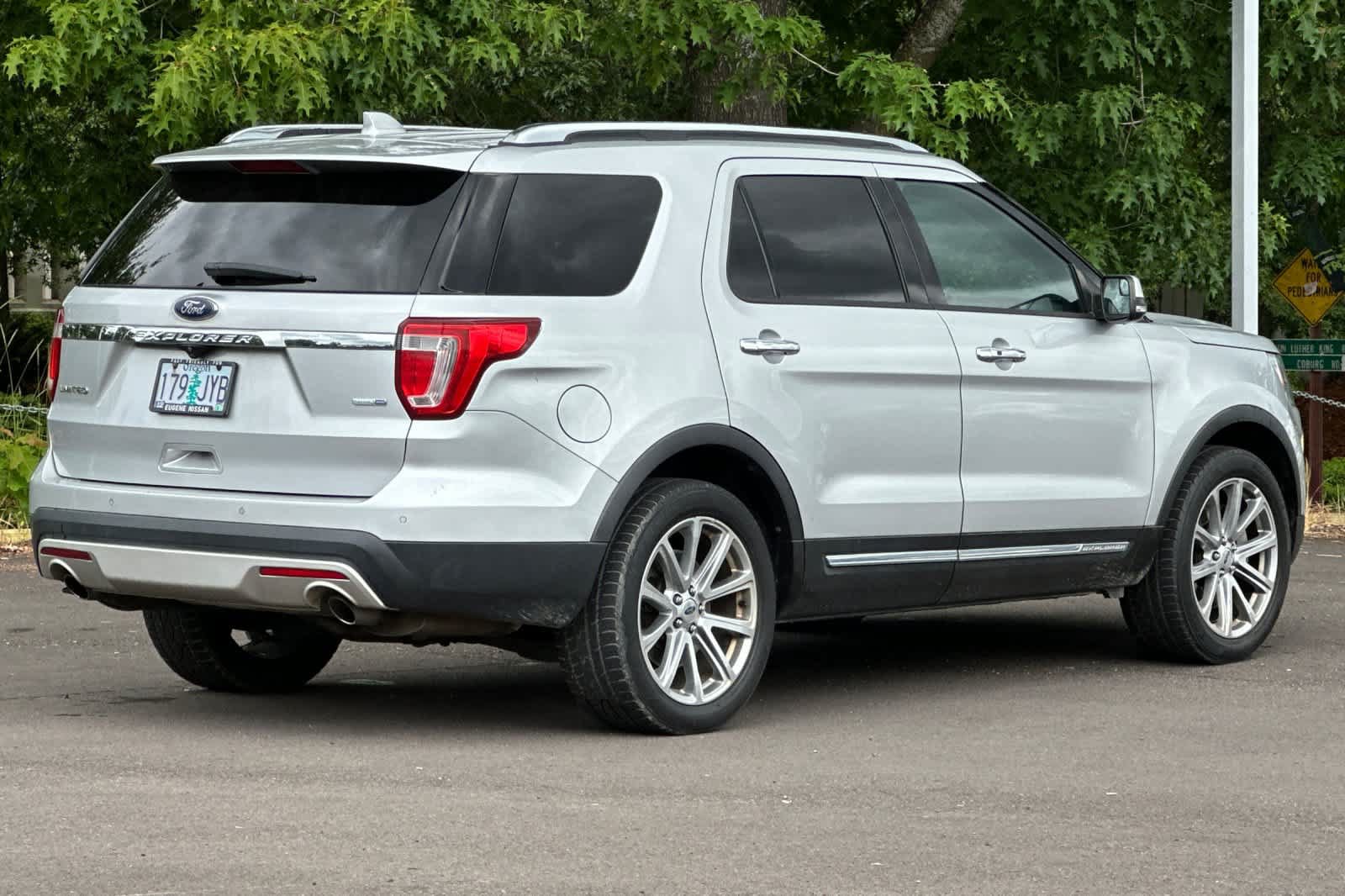Used 2016 Ford Explorer Limited AWD/4WD image 2