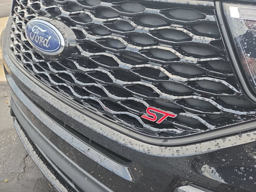 Used 2024 Ford Explorer ST w/ Equipment Group 401A AWD/4WD image 2
