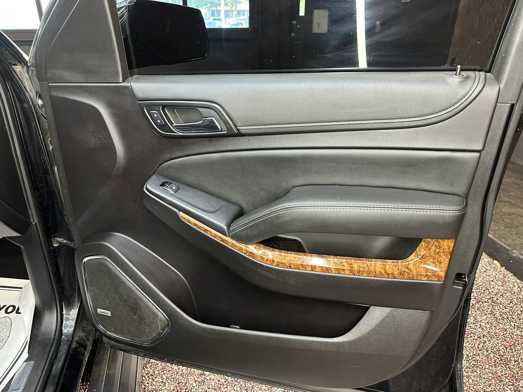 Used 2016 Chevrolet Suburban LTZ AWD/4WD image 32
