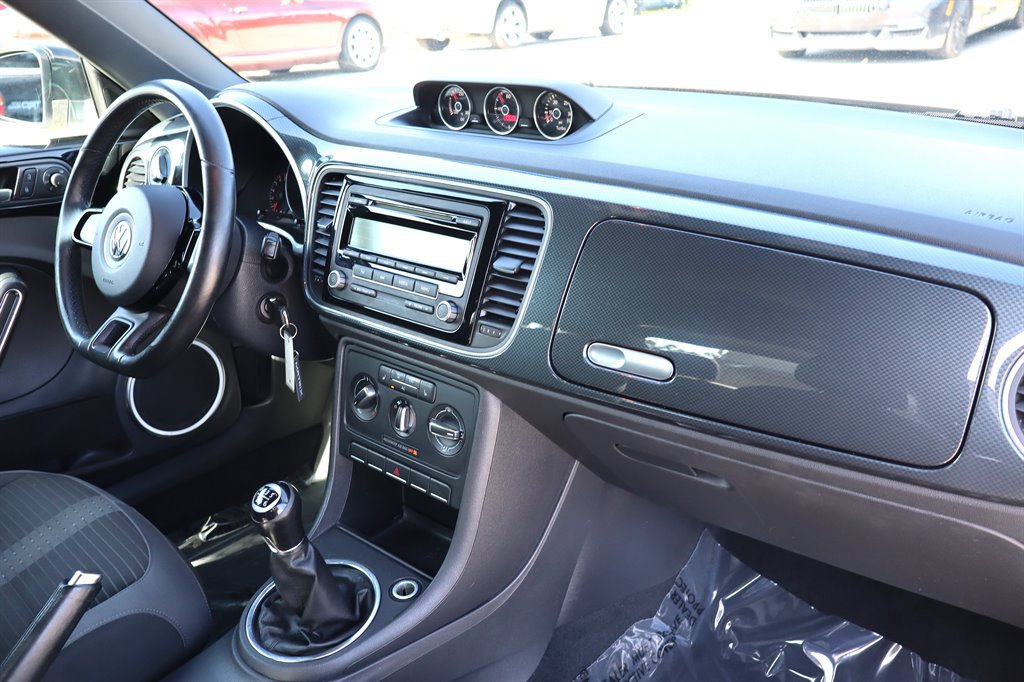 Used 2012 Volkswagen Beetle 2.0T FWD image 18
