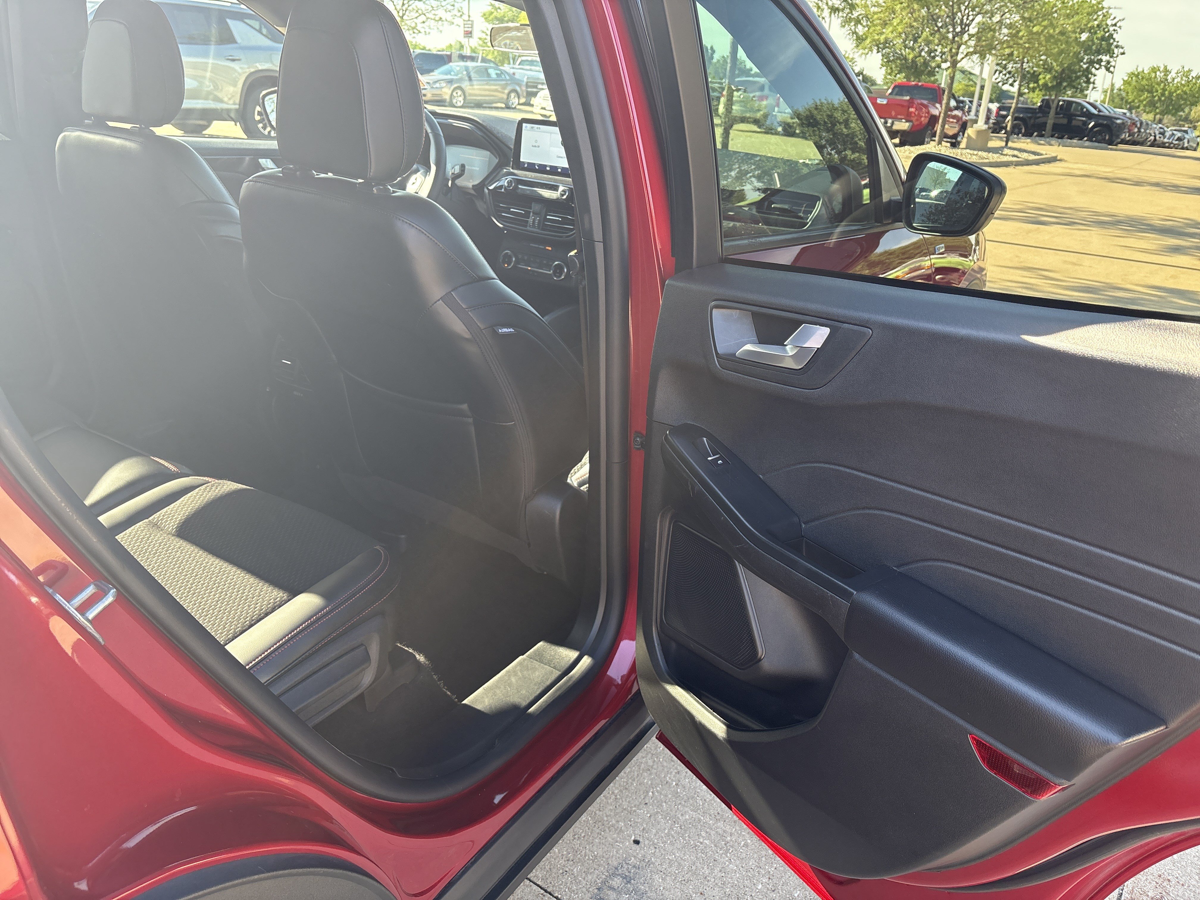 Used 2025 Ford Escape ST-Line FWD image 16
