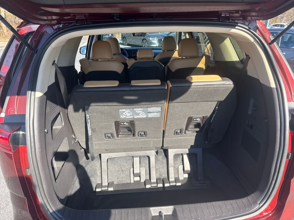 Used 2023 Kia Carnival LX image 23