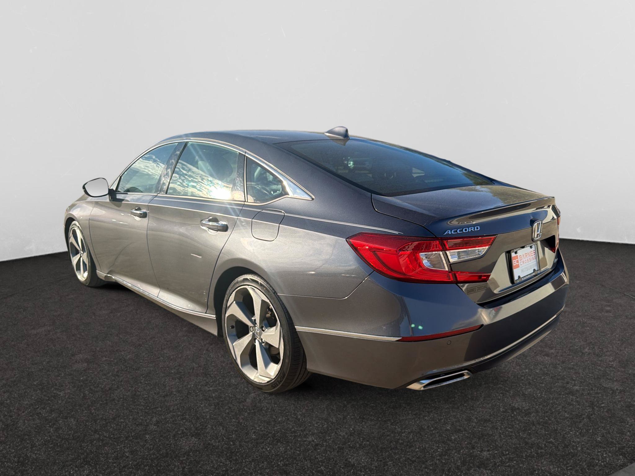 Used 2018 Honda Accord Touring image 6