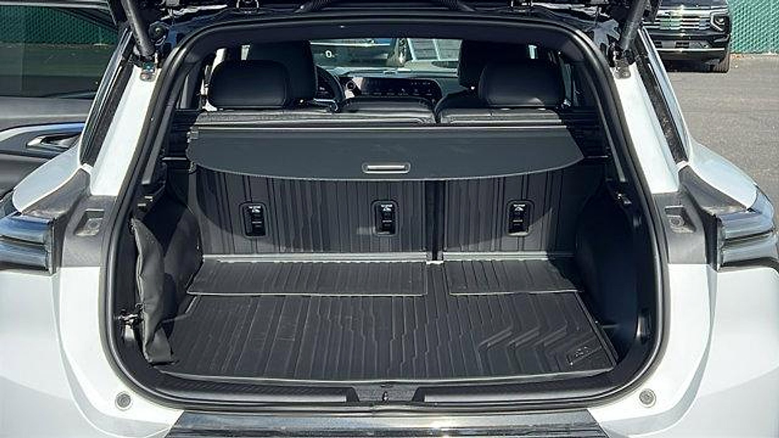 New 2026 Chevrolet Equinox EV LT image 11