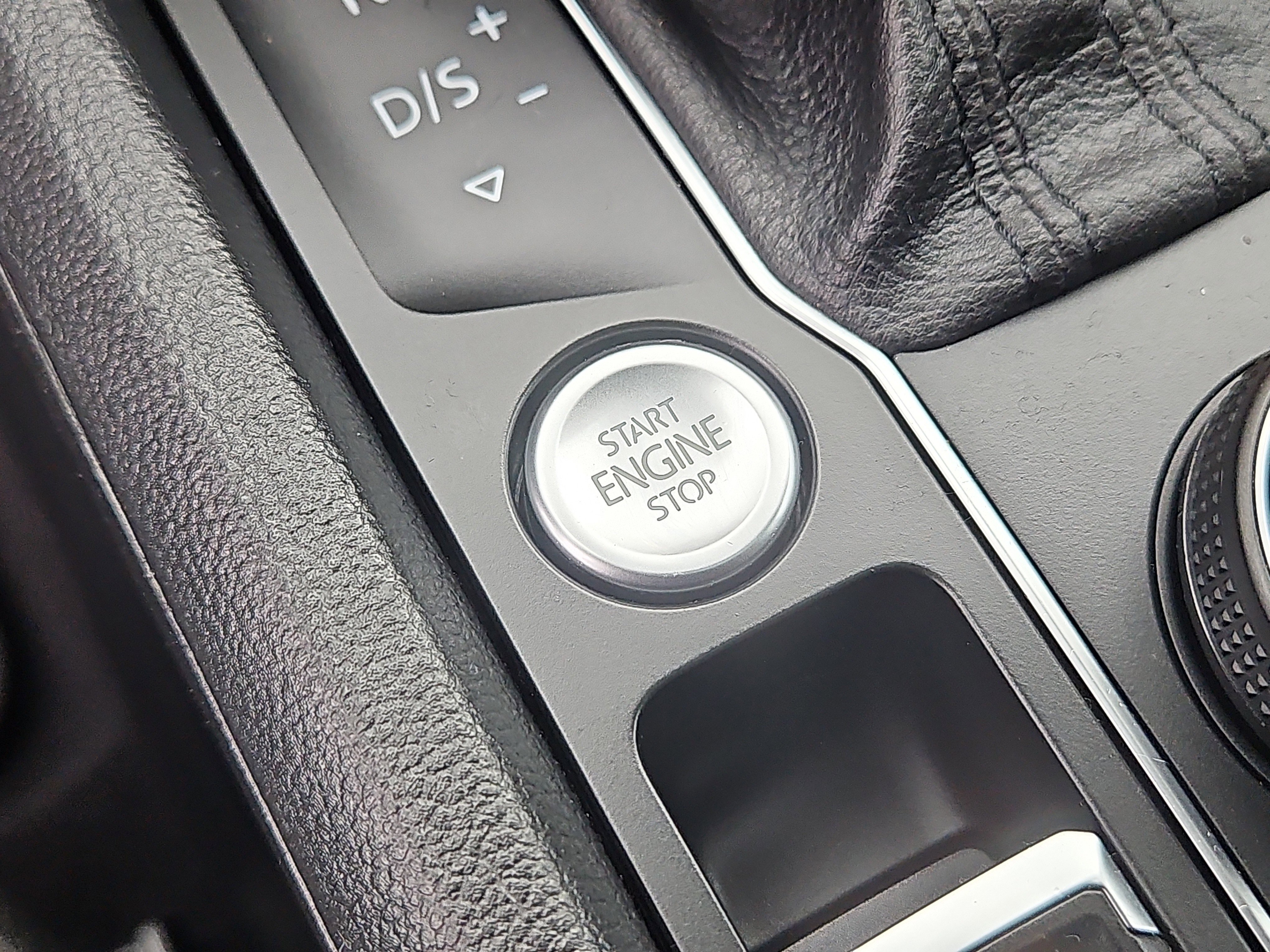 Used 2019 Volkswagen Atlas SE w/ Panoramic Sunroof Package image 18