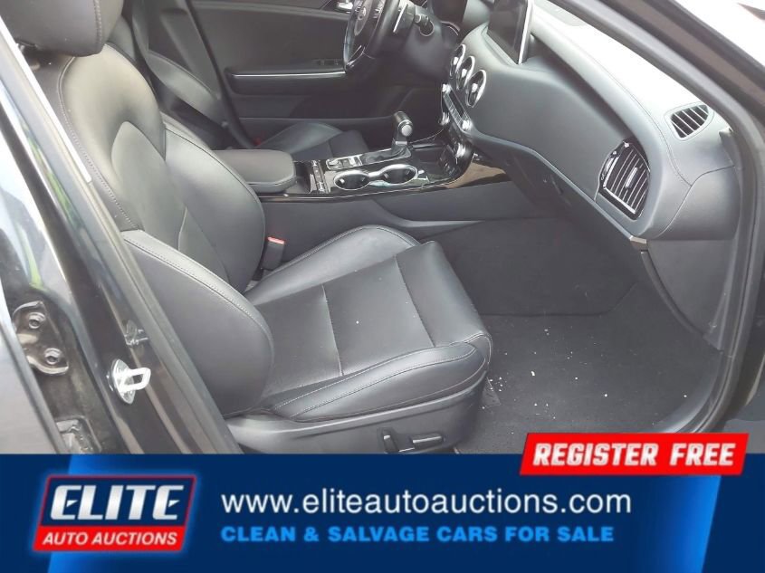 Used 2019 Kia Stinger Premium image 10