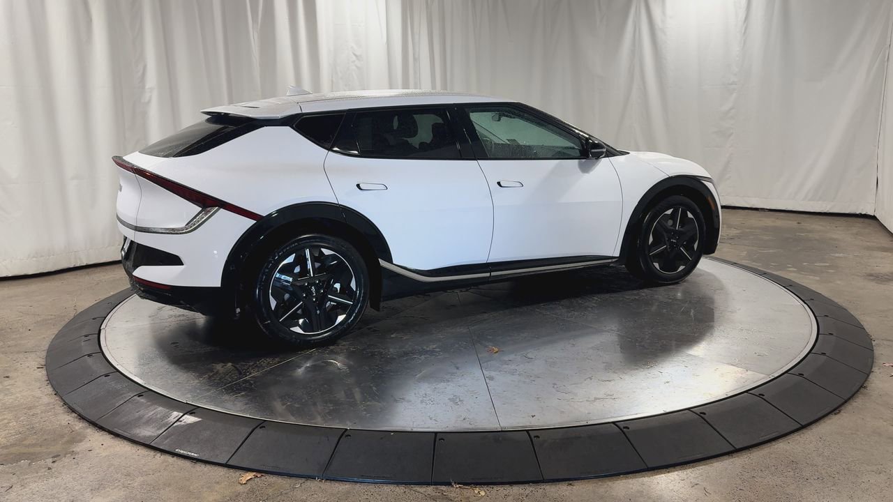 New 2025 Kia EV6 Wind image 2