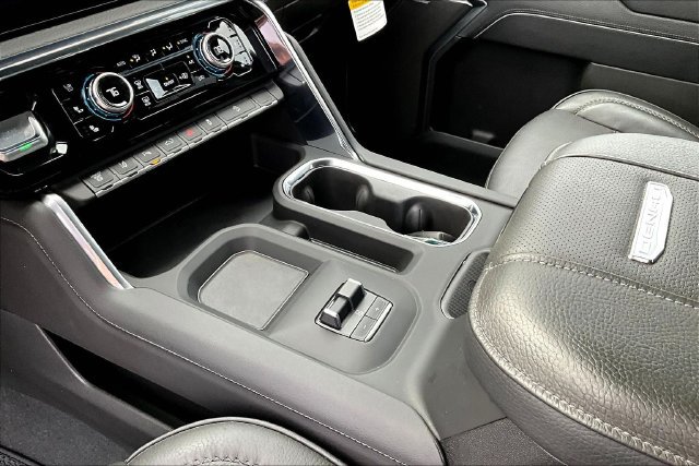 Used 2025 GMC Sierra 2500 Denali w/ Technology Package AWD/4WD image 19