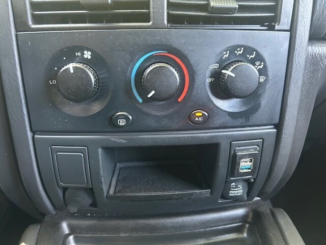 Used 2004 Jeep Grand Cherokee Laredo w/ Convenience Group RWD image 13