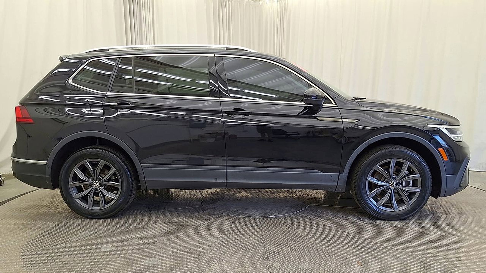 Used 2022 Volkswagen Tiguan SE image 4