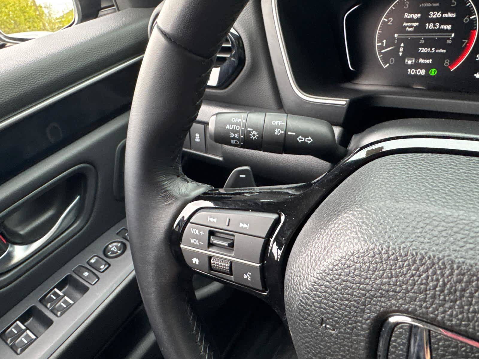 Used 2025 Honda Pilot Touring image 21