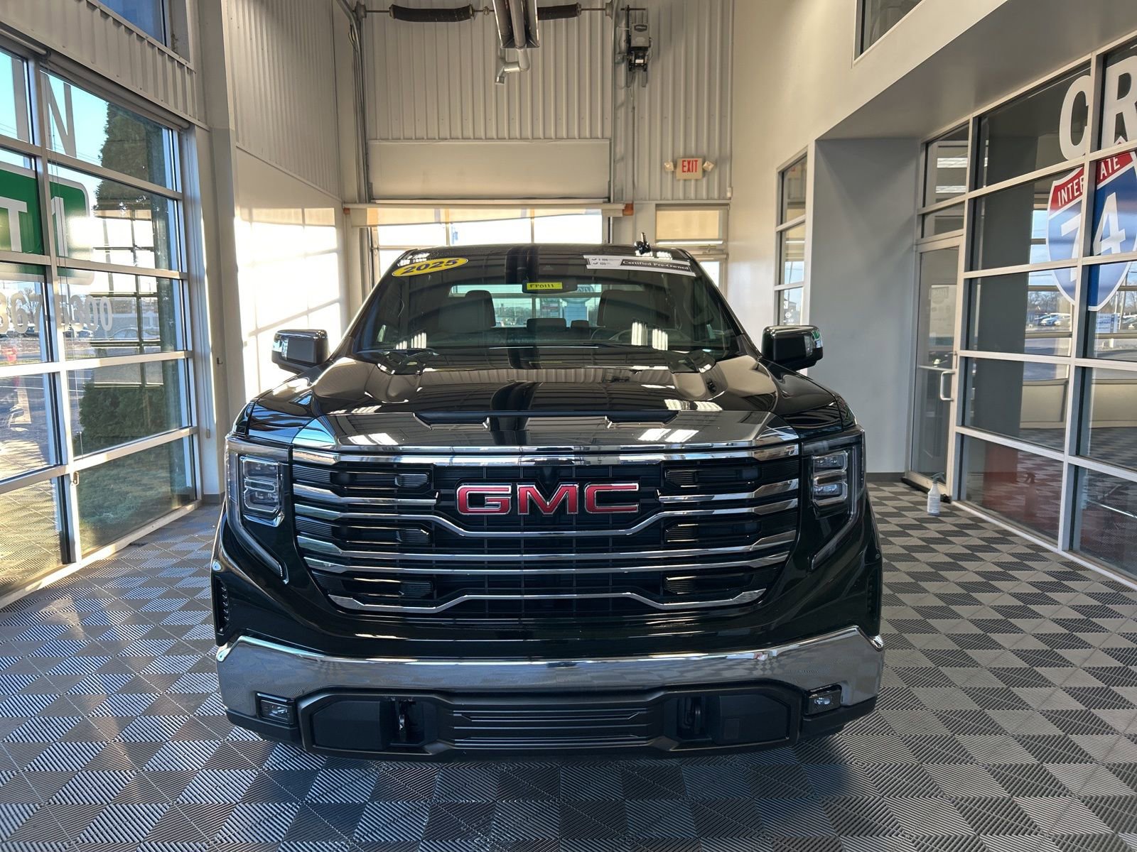 Used 2025 GMC Sierra 1500 SLT image 2