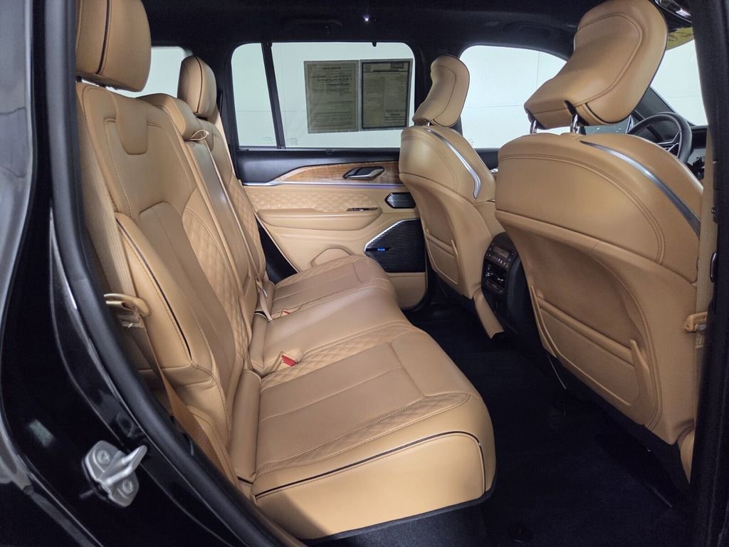 Used 2024 Jeep Grand Cherokee Summit image 31