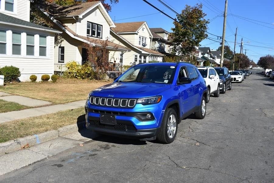 Used 2025 Jeep Compass Trailhawk AWD/4WD image 2
