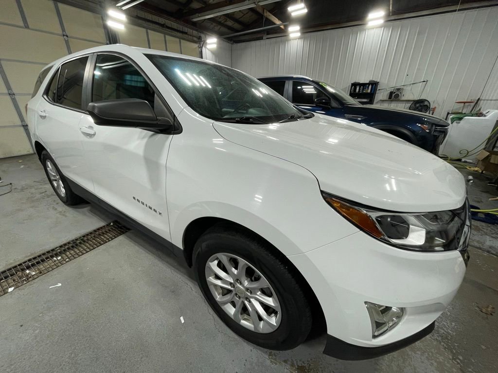Used 2020 Chevrolet Equinox LS w/ LS Convenience Package image 3