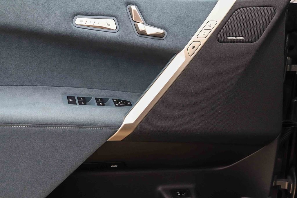 Used 2025 BMW iX xDrive50 w/ Convenience Package image 20