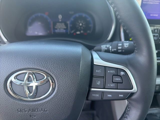 Used 2024 Toyota Highlander Platinum image 29