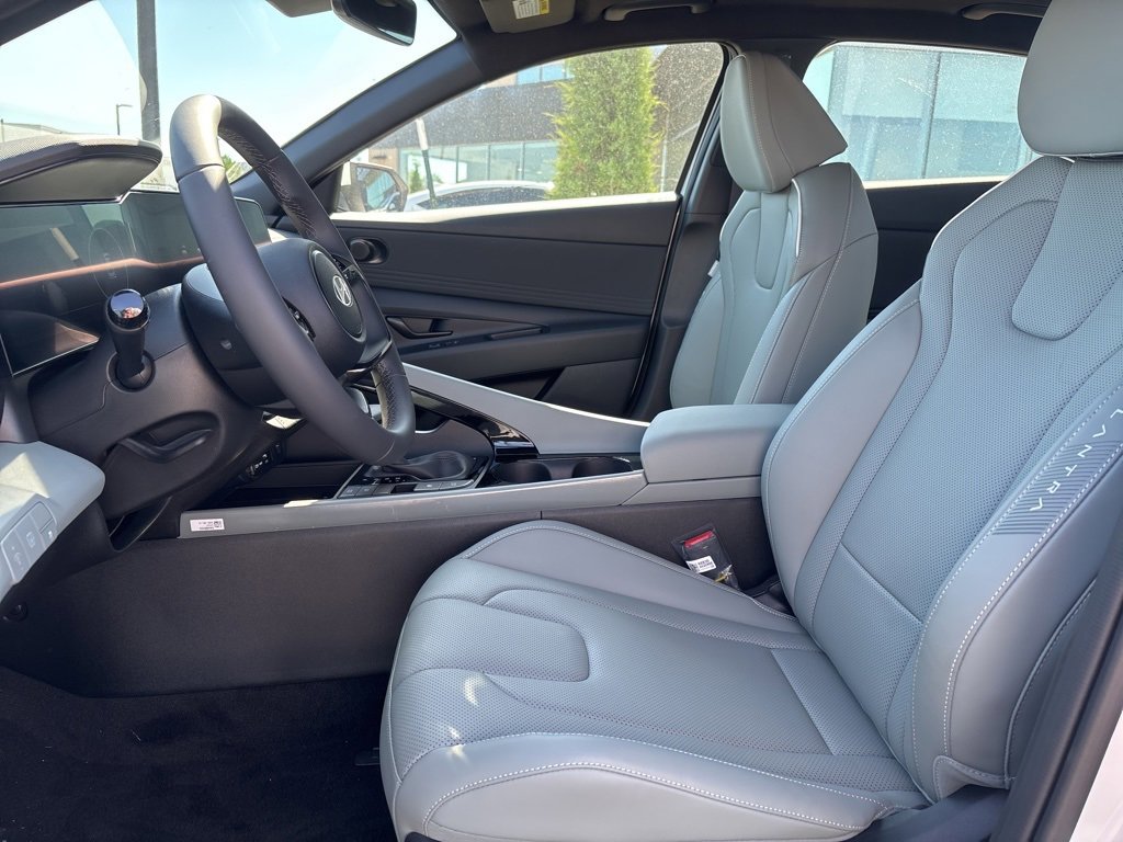New 2025 Hyundai Elantra Limited image 11