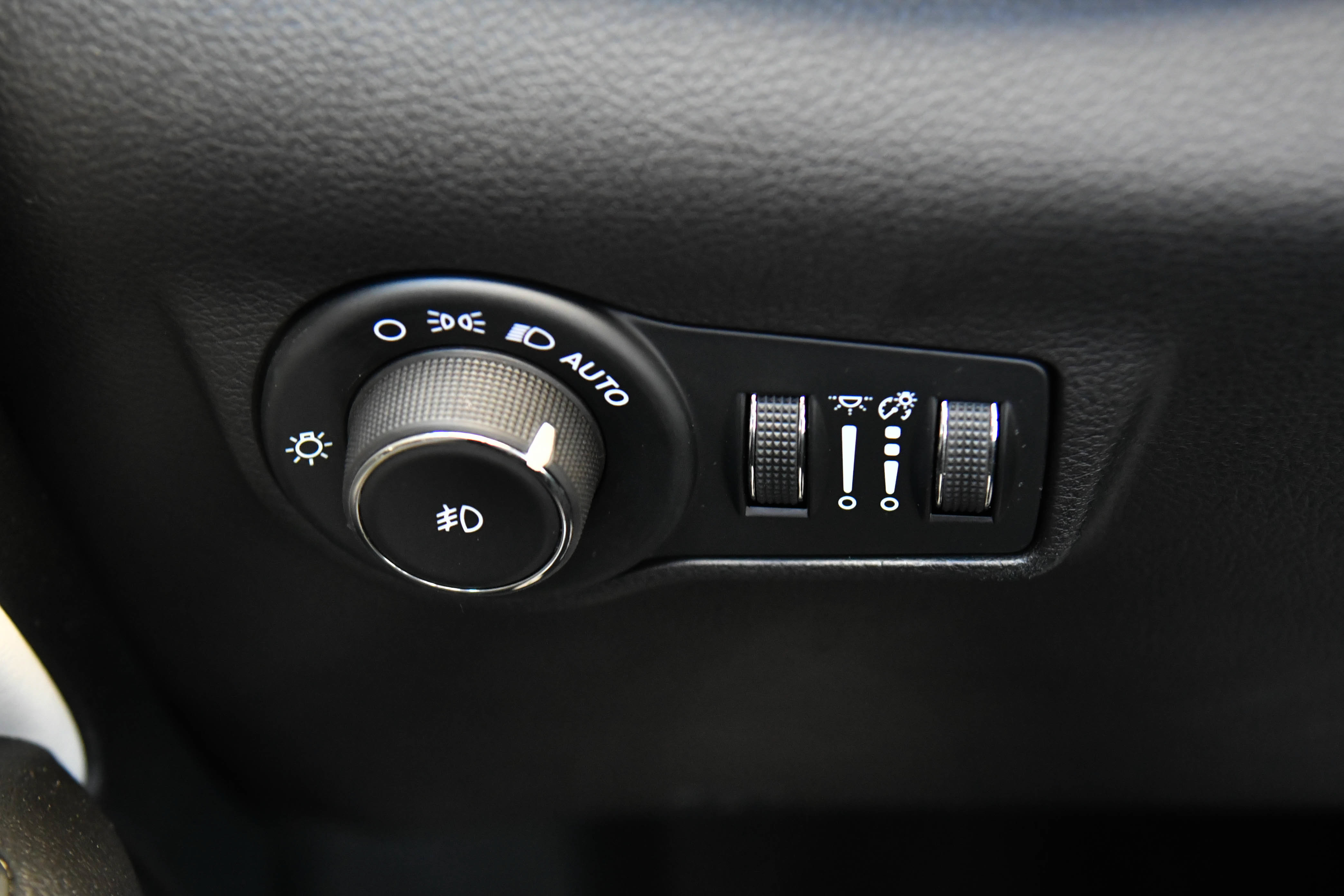 Used 2025 Jeep Compass Limited AWD/4WD image 37