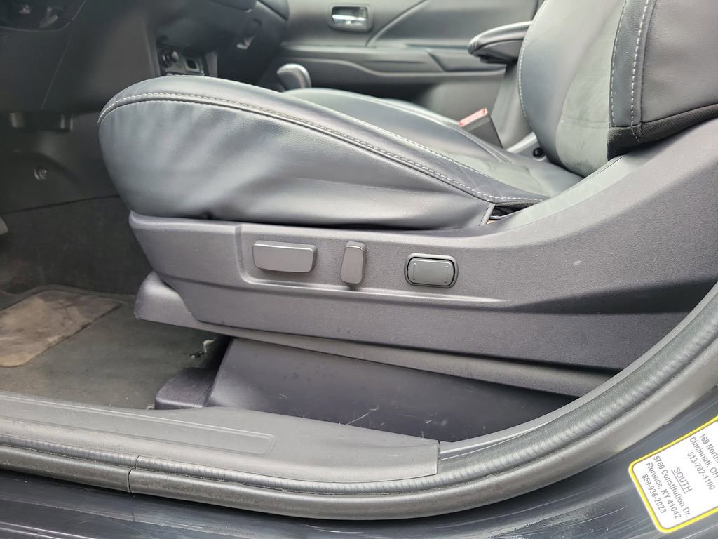 Used 2020 Mitsubishi Outlander SE FWD image 19