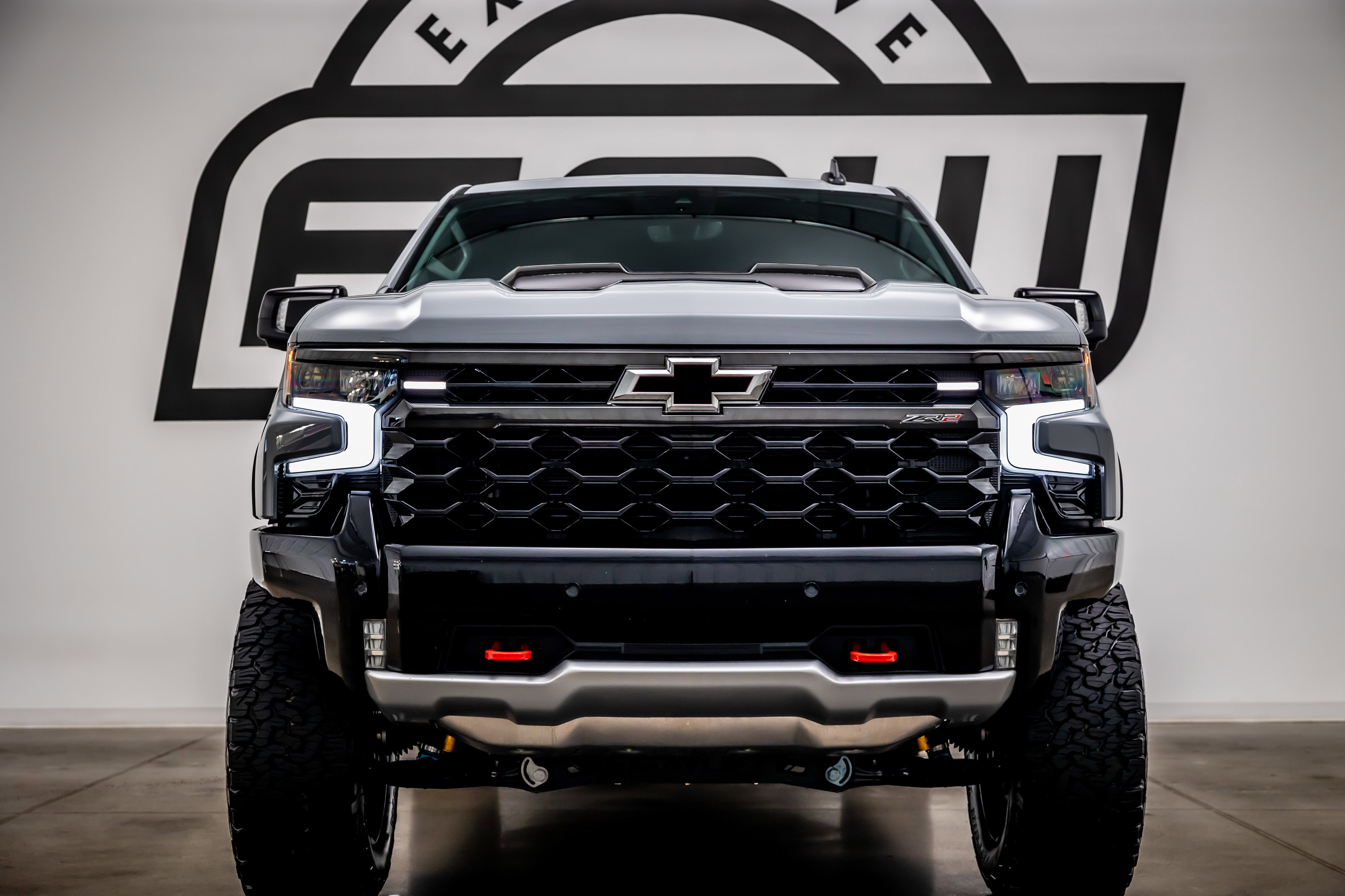 Used 2025 Chevrolet Silverado 1500 ZR2 w/ Technology Package image 3