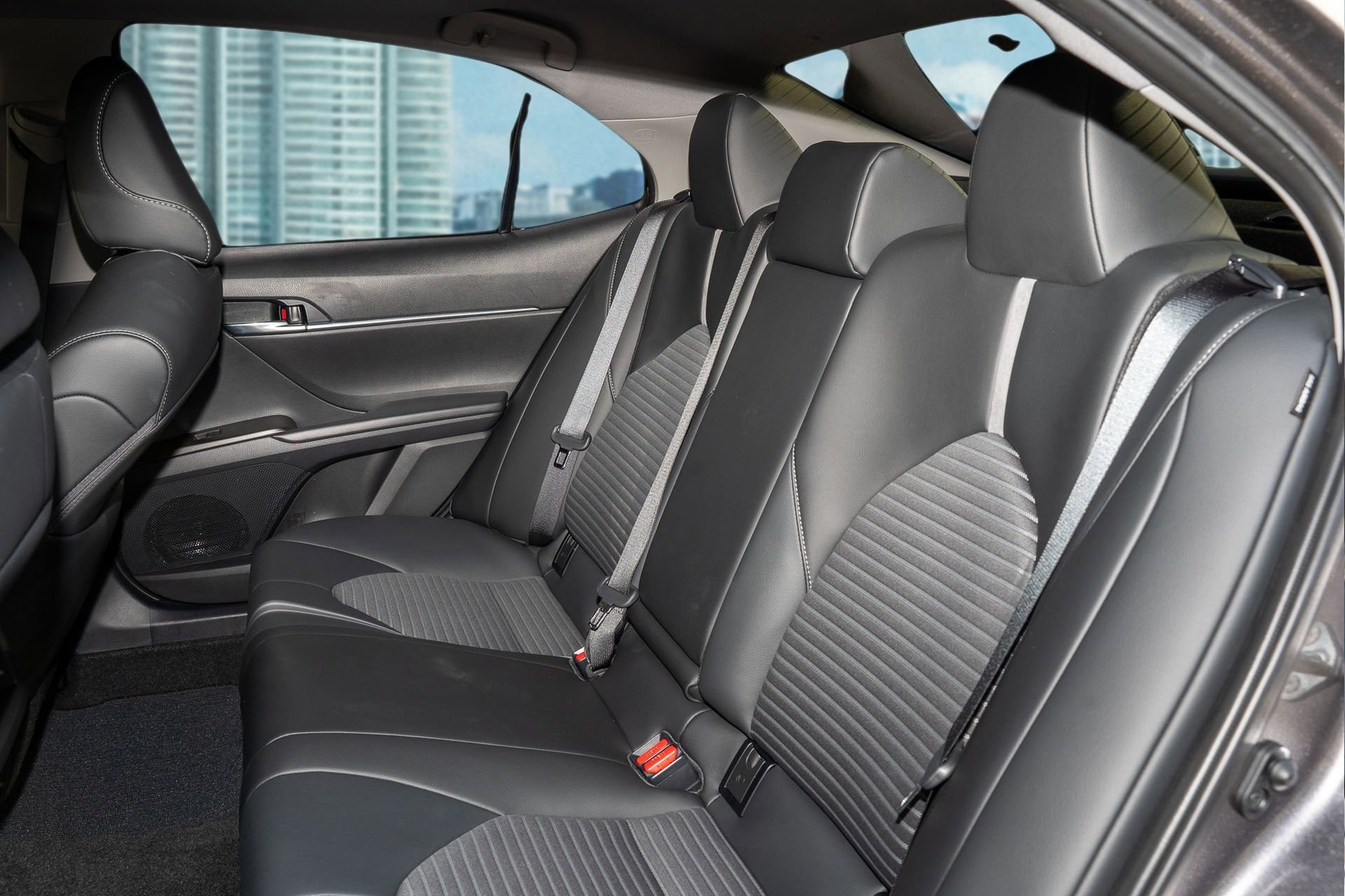 Used 2024 Toyota Camry SE w/ Convenience Package image 16