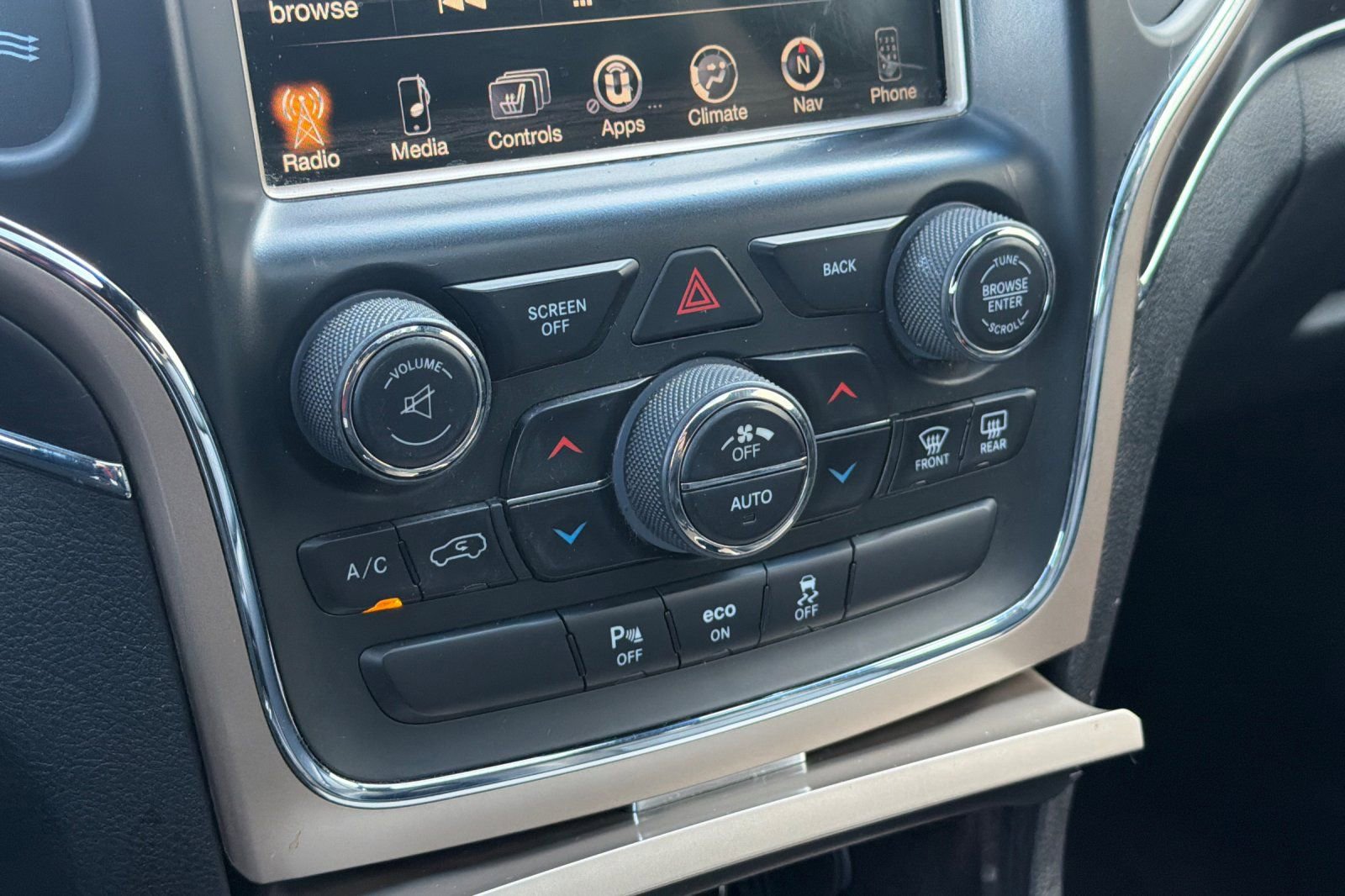 Used 2014 Jeep Grand Cherokee Limited w/ Trailer Tow Group IV AWD/4WD image 19