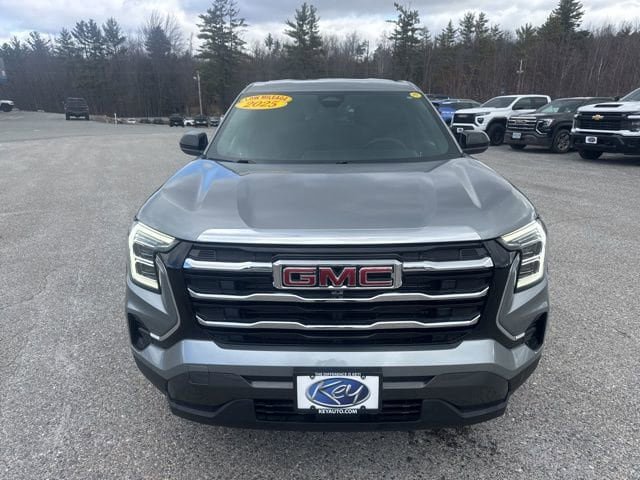Used 2025 GMC Terrain Elevation image 2