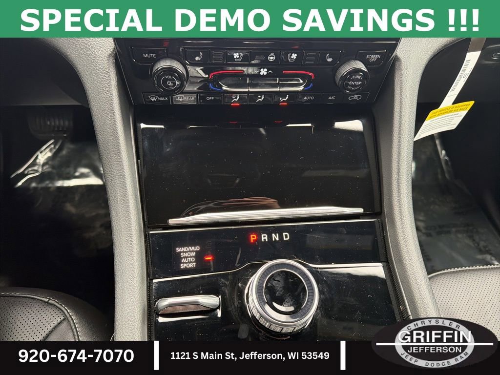 New 2025 Jeep Grand Cherokee Limited w/ Luxury Tech Group II image 22